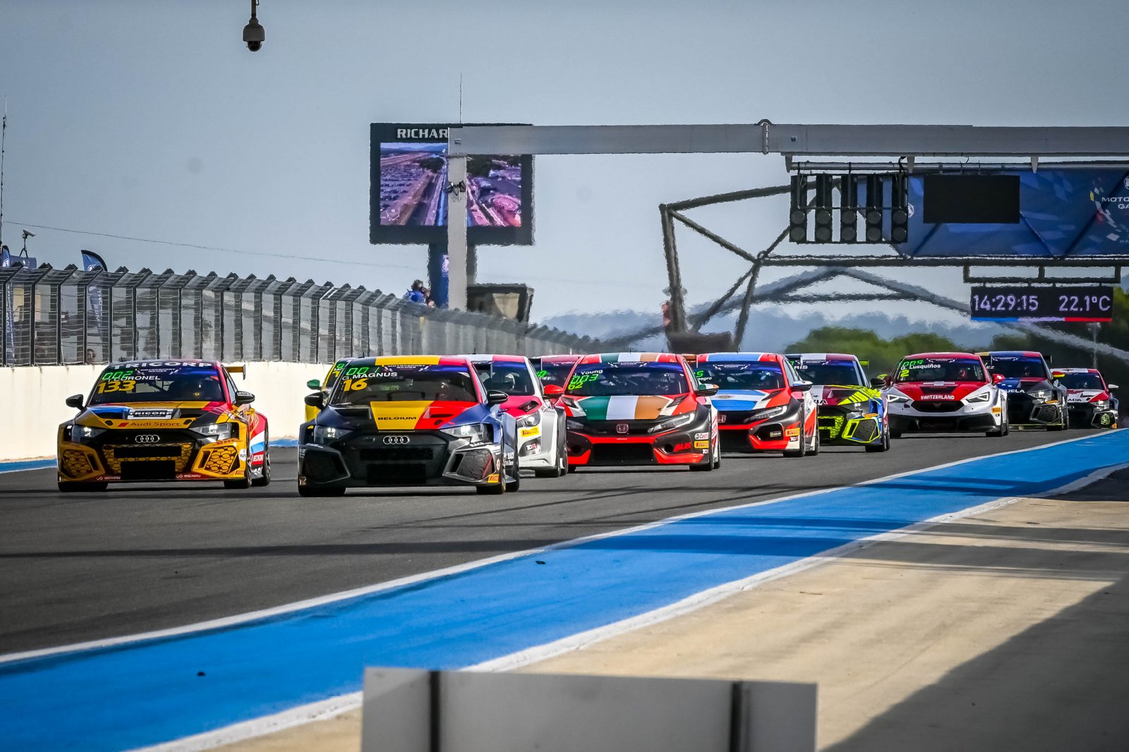 Touring car hot shots aiming for Gold in Valencia