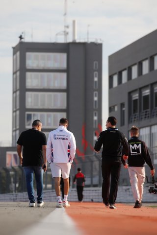 FIA Motorsport Games - F4 - Team UK Trackwalk
 | SRO / JEP