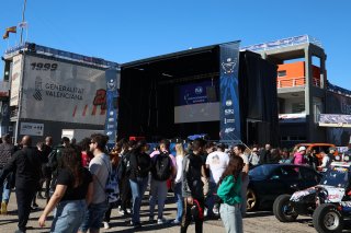 Fans in the Paddock
 | SRO / JEP