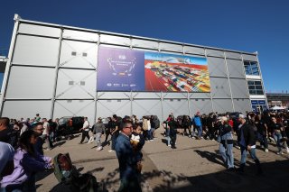 Fans in the Paddock
 | SRO / JEP