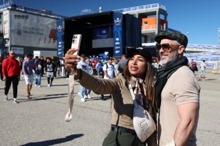 Fans in the Paddock
 | SRO / JEP