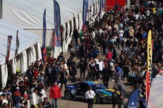 Fans in the Paddock
 | SRO / JEP