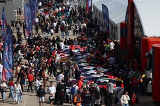 Fans in the Paddock
 | SRO / JEP