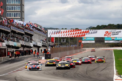 Start of the Race - #26 - UK - James Owen - Ferrari 296 and #24 - Spain - Ivan Velasco Sanchez - Ferrari 296 lead
